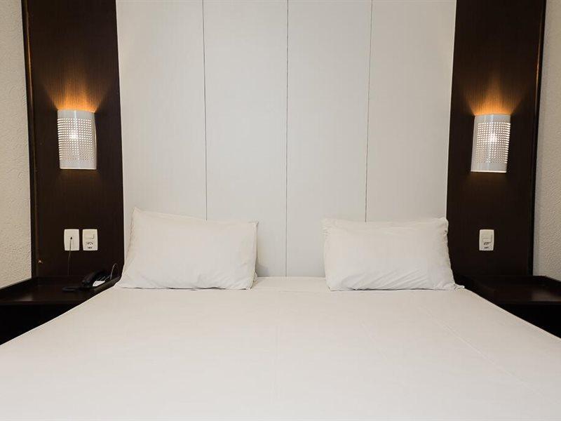 Master Express Moinhos De Vento Hotel Порту Алегри Екстериор снимка