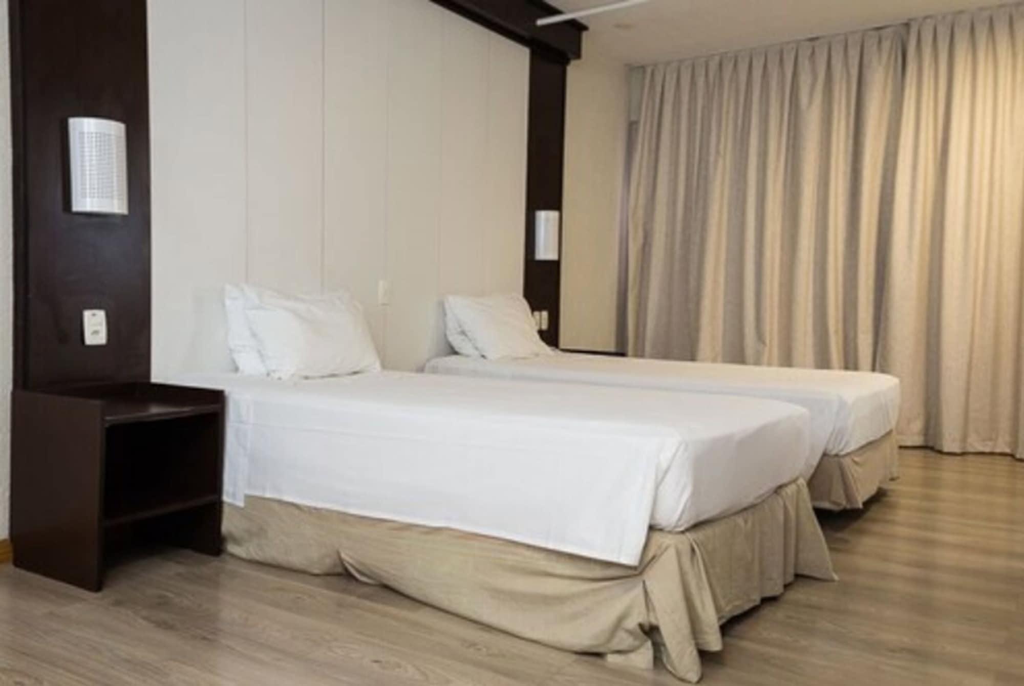 Master Express Moinhos De Vento Hotel Порту Алегри Екстериор снимка
