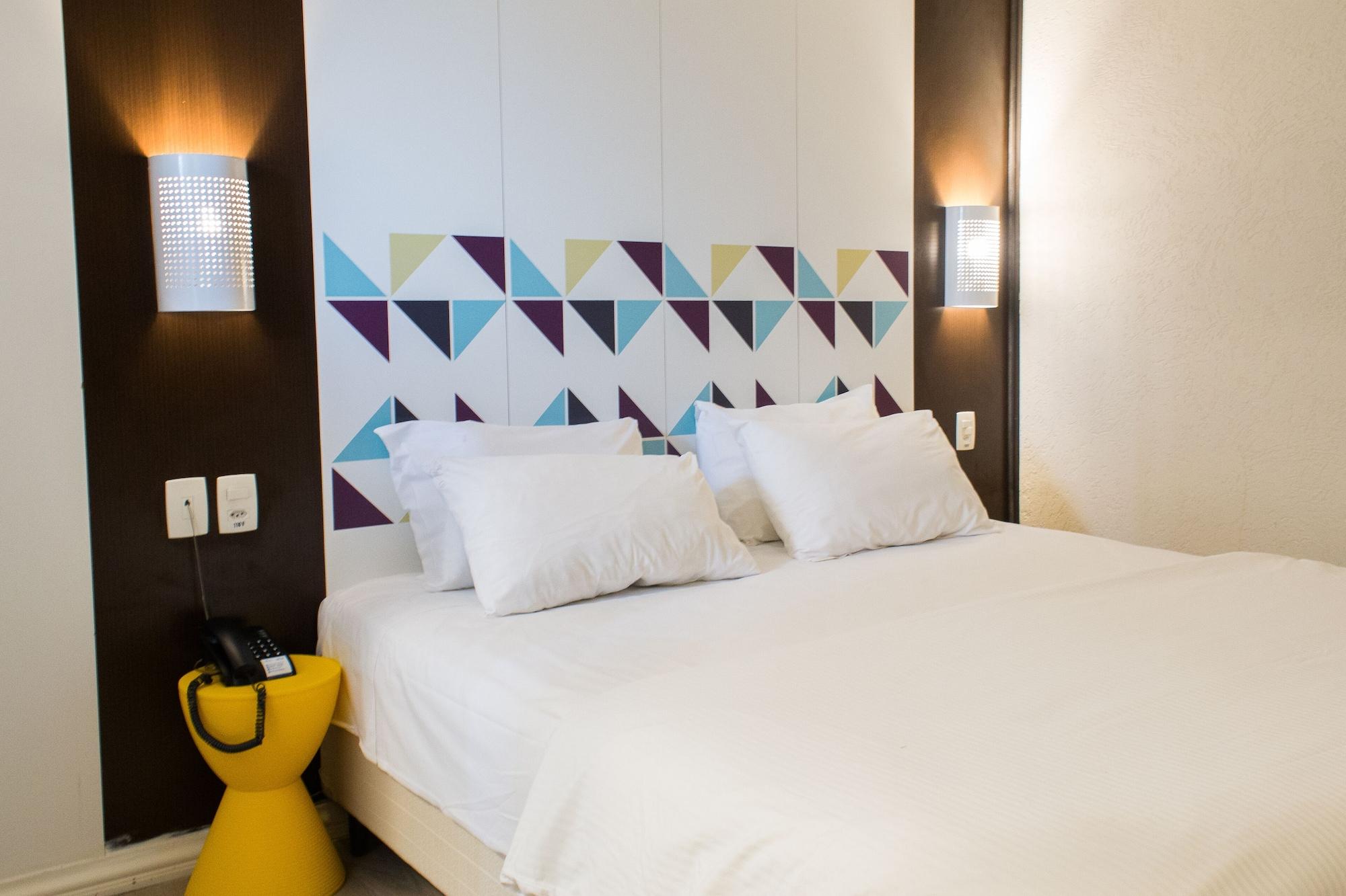 Master Express Moinhos De Vento Hotel Порту Алегри Екстериор снимка
