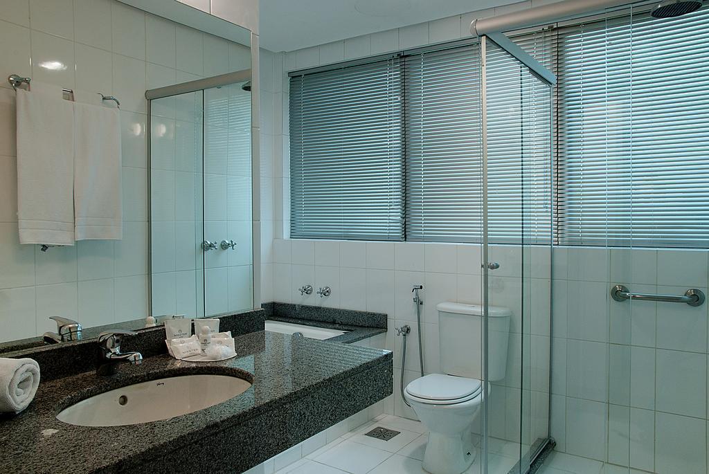 Master Express Moinhos De Vento Hotel Порту Алегри Екстериор снимка