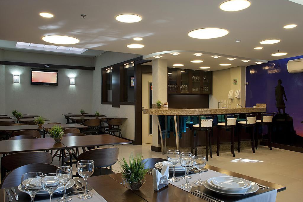 Master Express Moinhos De Vento Hotel Порту Алегри Екстериор снимка