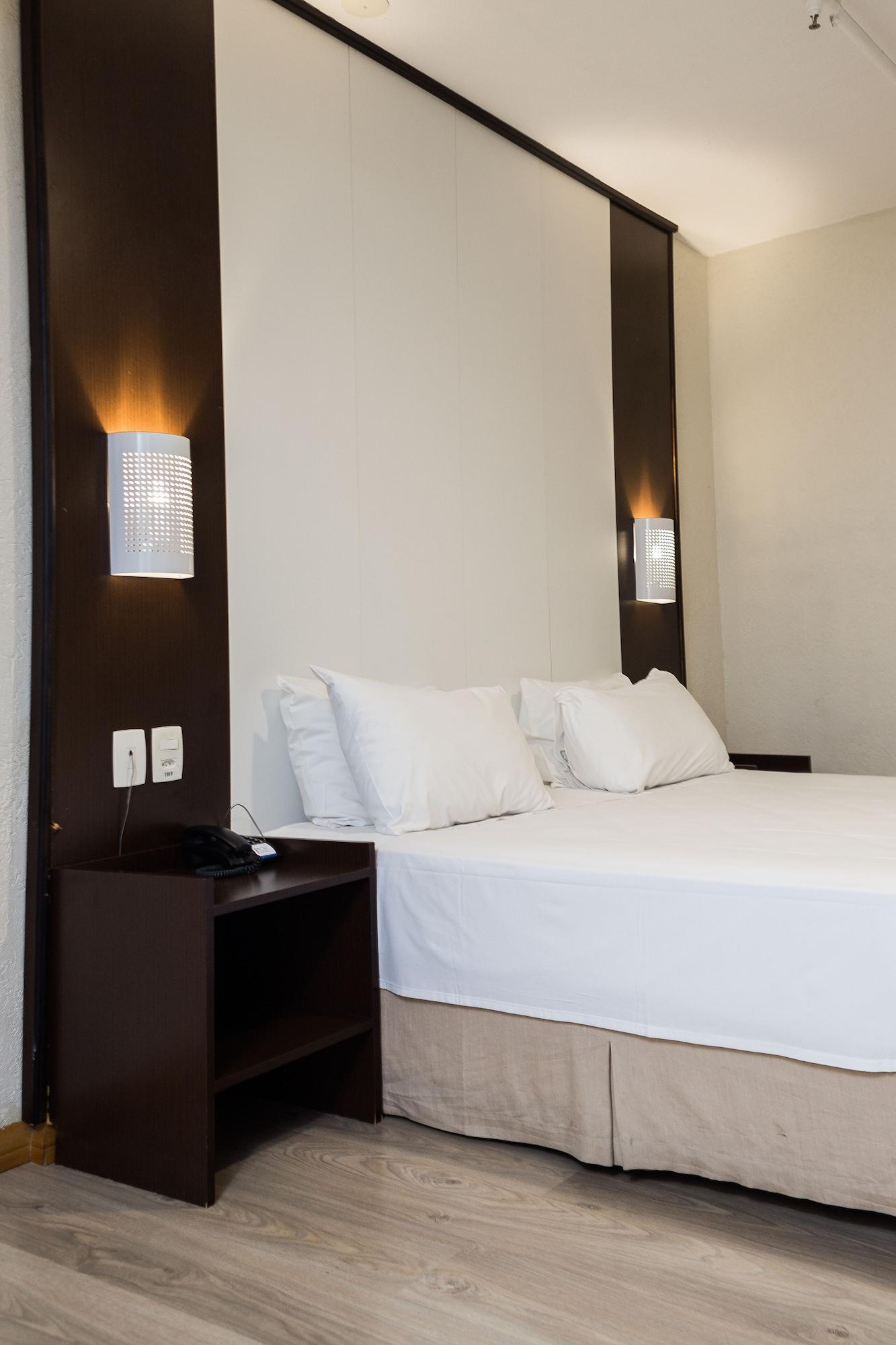 Master Express Moinhos De Vento Hotel Порту Алегри Екстериор снимка